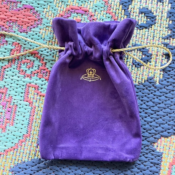 Crown 18 Velvety Gold Drawstring Storage Bag - Picture 4 of 7